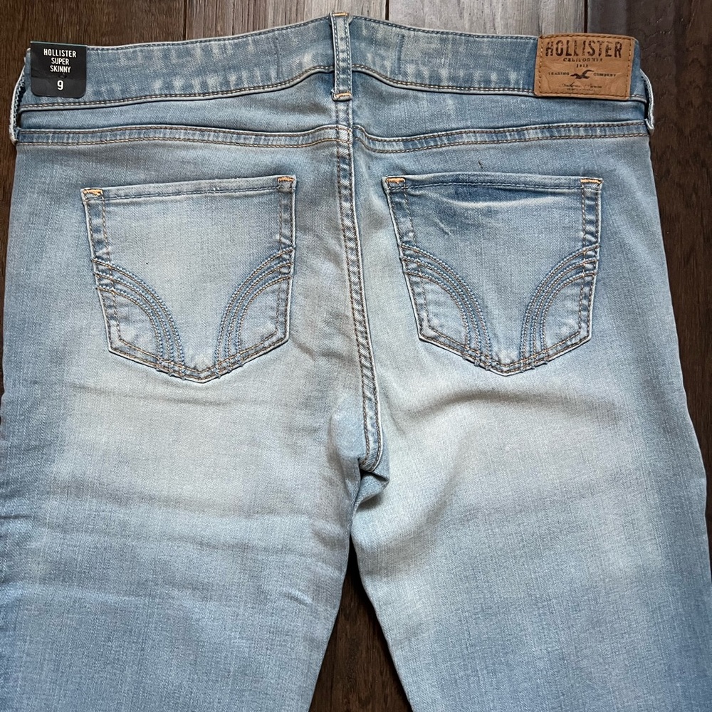 Hollister Low-Rise Super Skinny Jeans - Picture 7 of 8